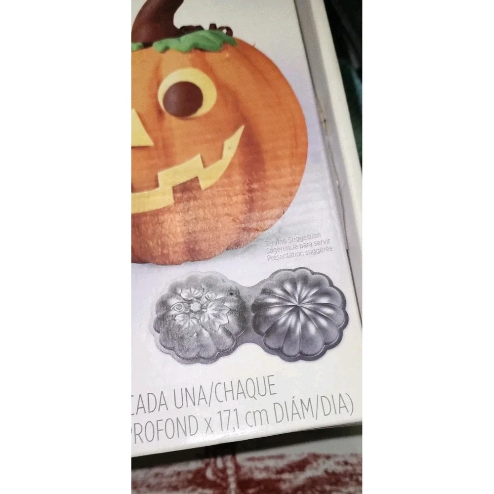 NEW Wilton Pumpkin Cake Pan Jack-o'-lantern (PUMPKIN) 3D In Box